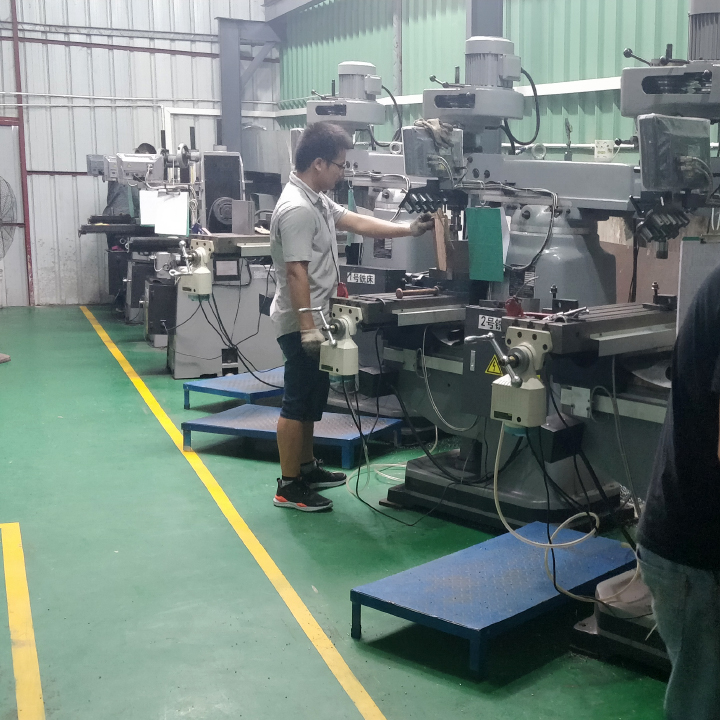 樂發(fā)銑床加工車間 樂發(fā)銑床加工車間